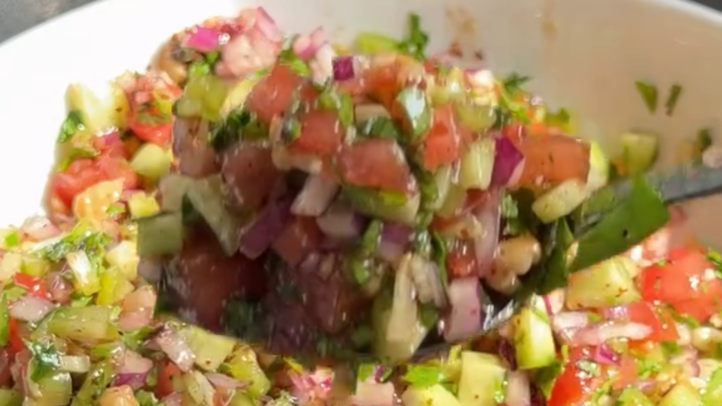Gavurdağı Salatası Recipe